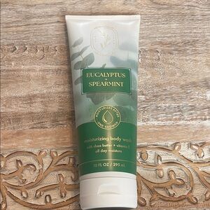 Bath & Body Works Eucalyptus Spearmint Body Wash - Green and White